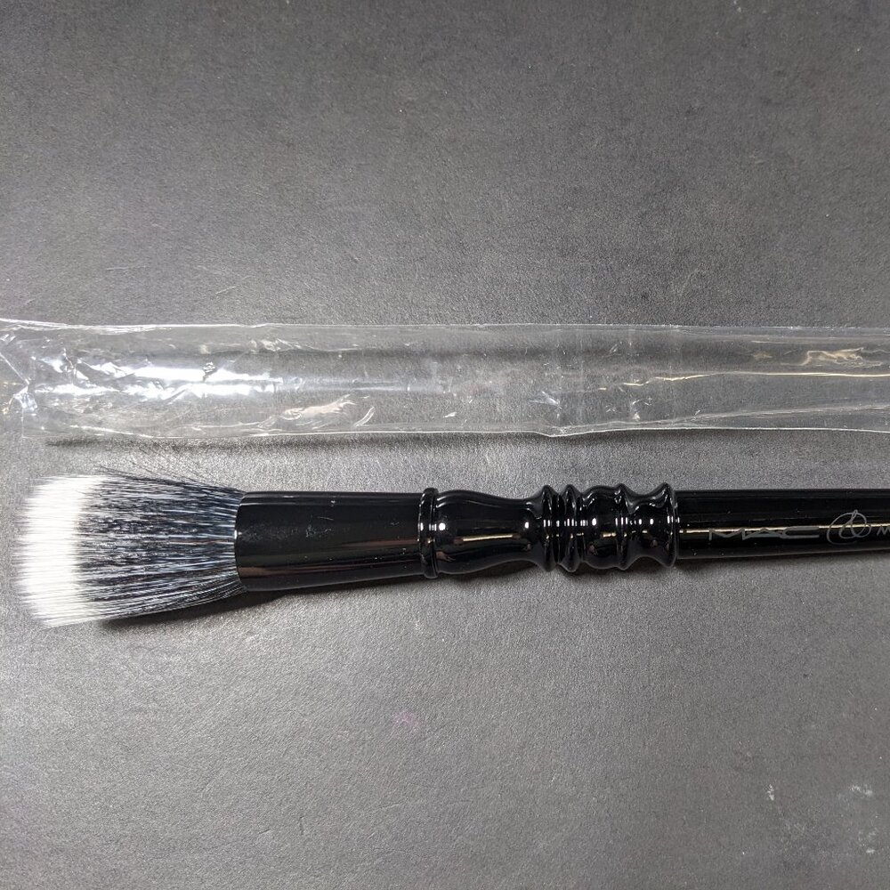 MAC 187 Duo Fibre Face Brush - Special Marcel Wanders edition